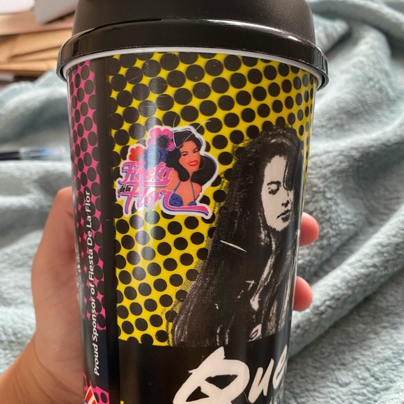 Selena Queen of Cumbia Cup - Picture 4 of 5